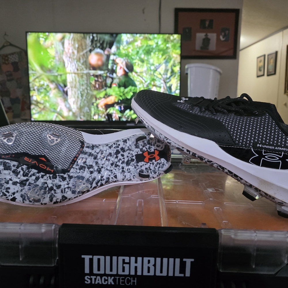 Under Armour Men’s Black Lightweight Running Spikes